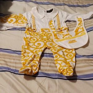 Versace complete outfit with cap and bup as shown on the picture 6-9momths